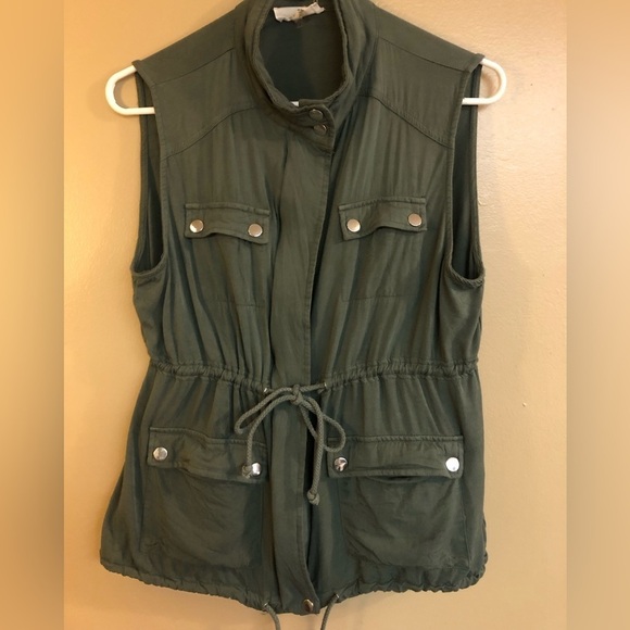 Army Green Olive Utility Vest by entro - Picture 8 of 9